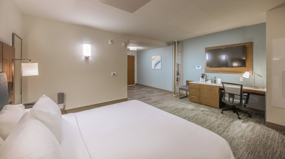 EVEN Hotel Atlanta - Cobb Galleria by IHG Standard Room, 1 King Bed, Accessible Bathtub (Mobil Access) 11