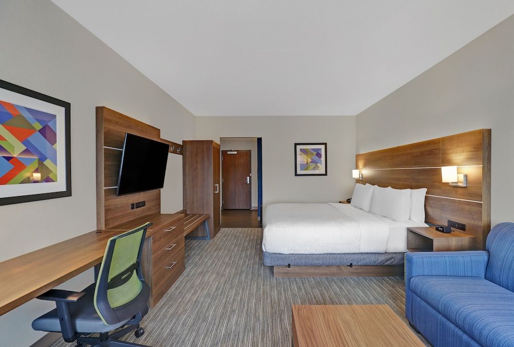 Standard Room, 1 King Bed, Mobility Accessible (Roll-In Shower)