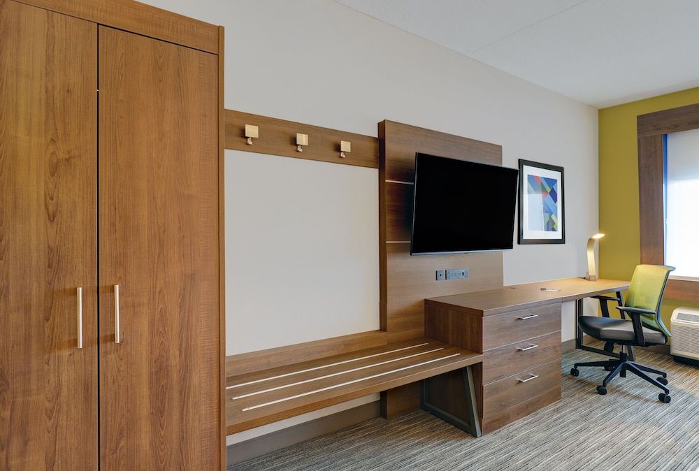 Standard Room, 1 King Bed, Mobility Accessible (Roll-In Shower)
