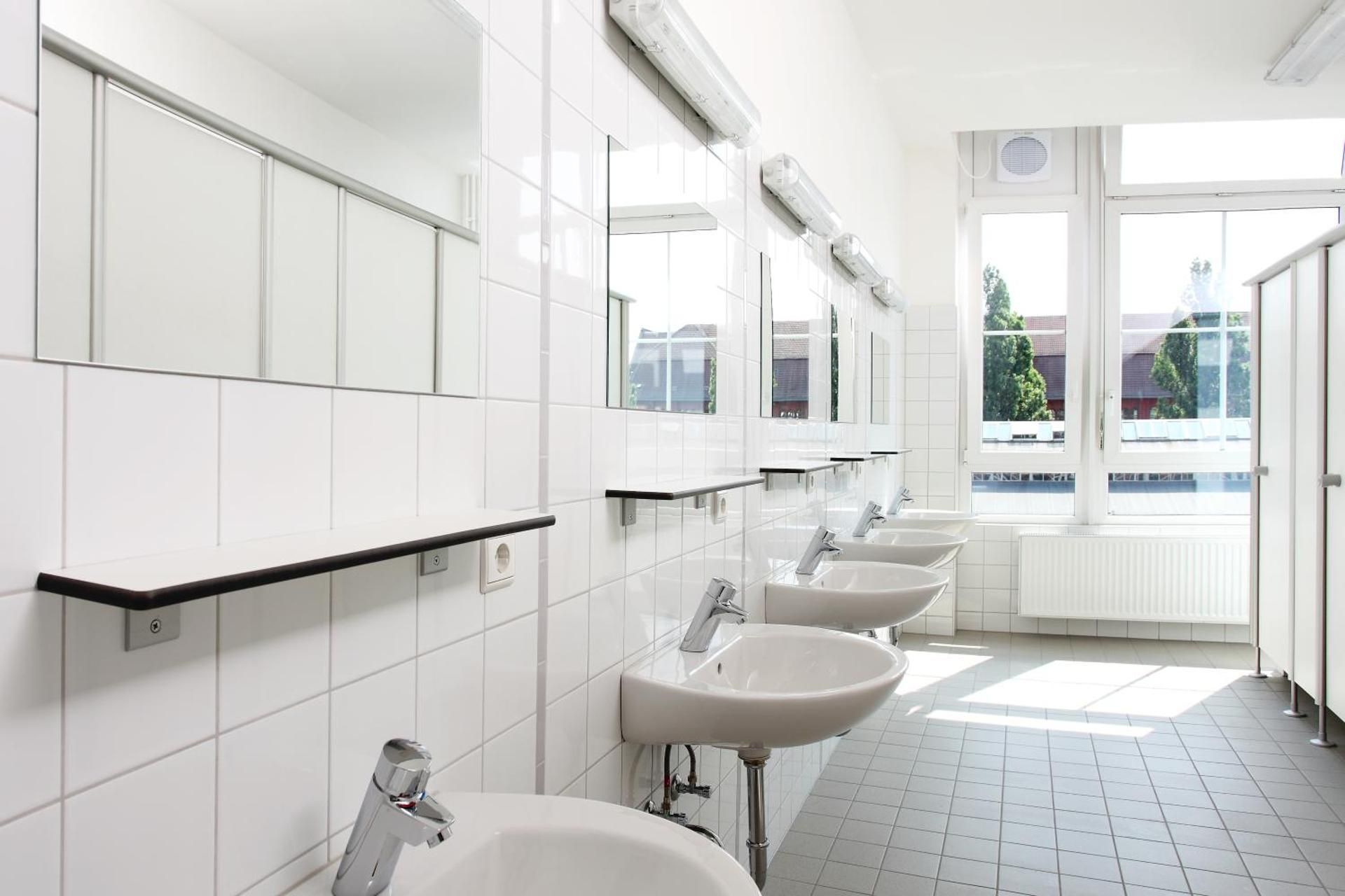 Industriepalast Hostel Berlin 6-Bed Dormitory -- Mixed 14