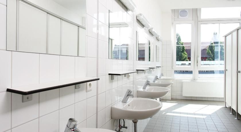 Industriepalast Hostel Berlin 6-Bed Dormitory -- Mixed 9