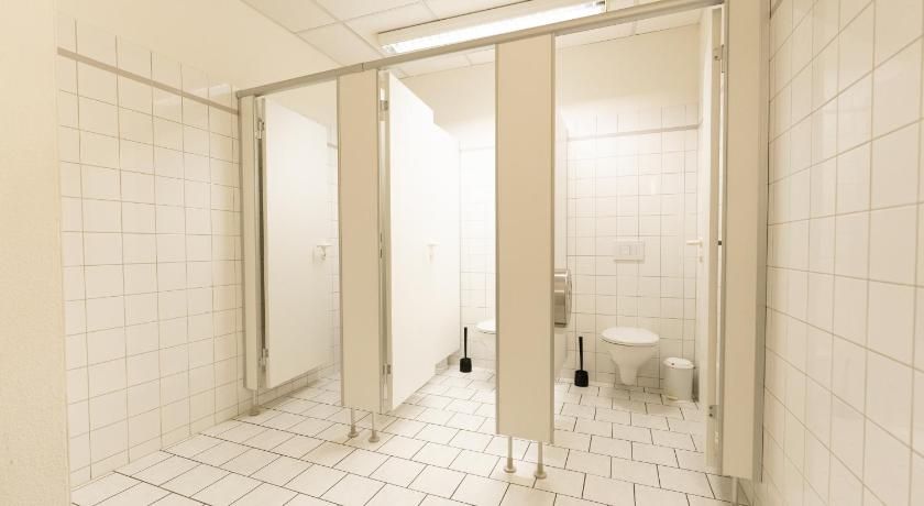 Industriepalast Hostel Berlin 6-Bed Dormitory -- Mixed 10