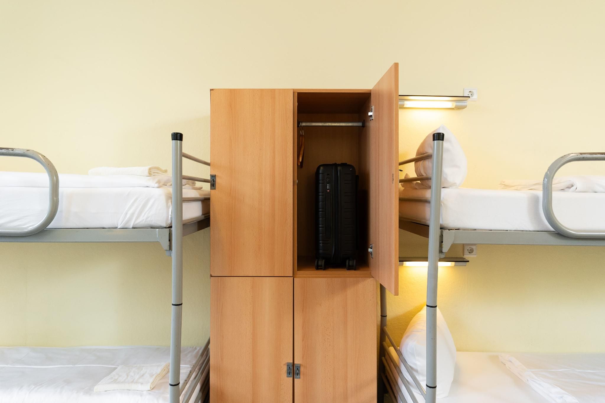Industriepalast Hostel Berlin 6-Bed Dormitory -- Mixed 17