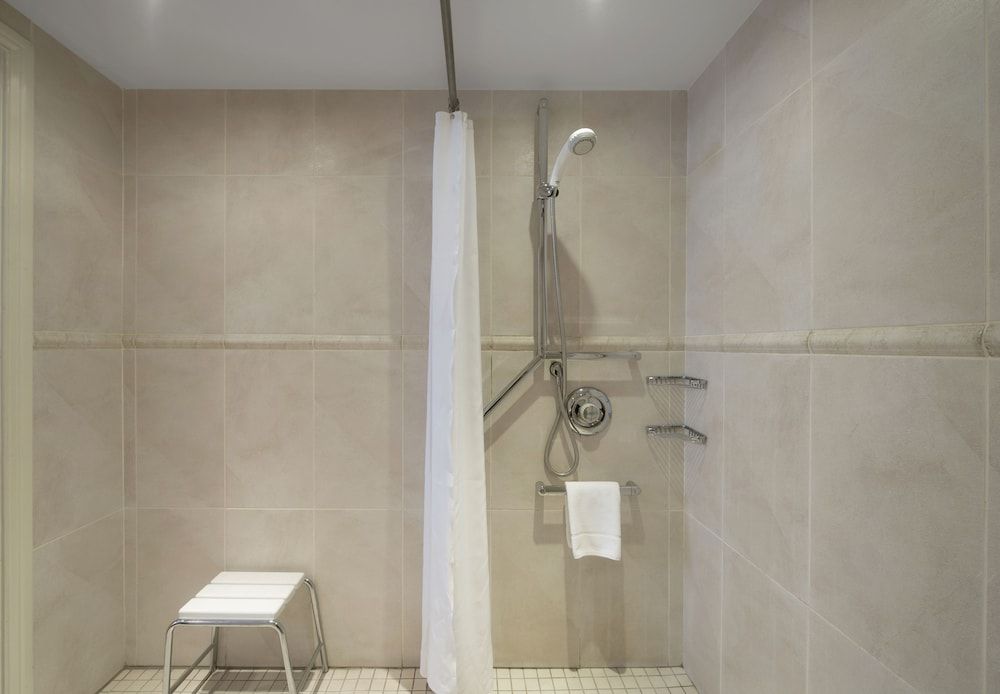 Wynn's Hotel Standard Twin Room 4