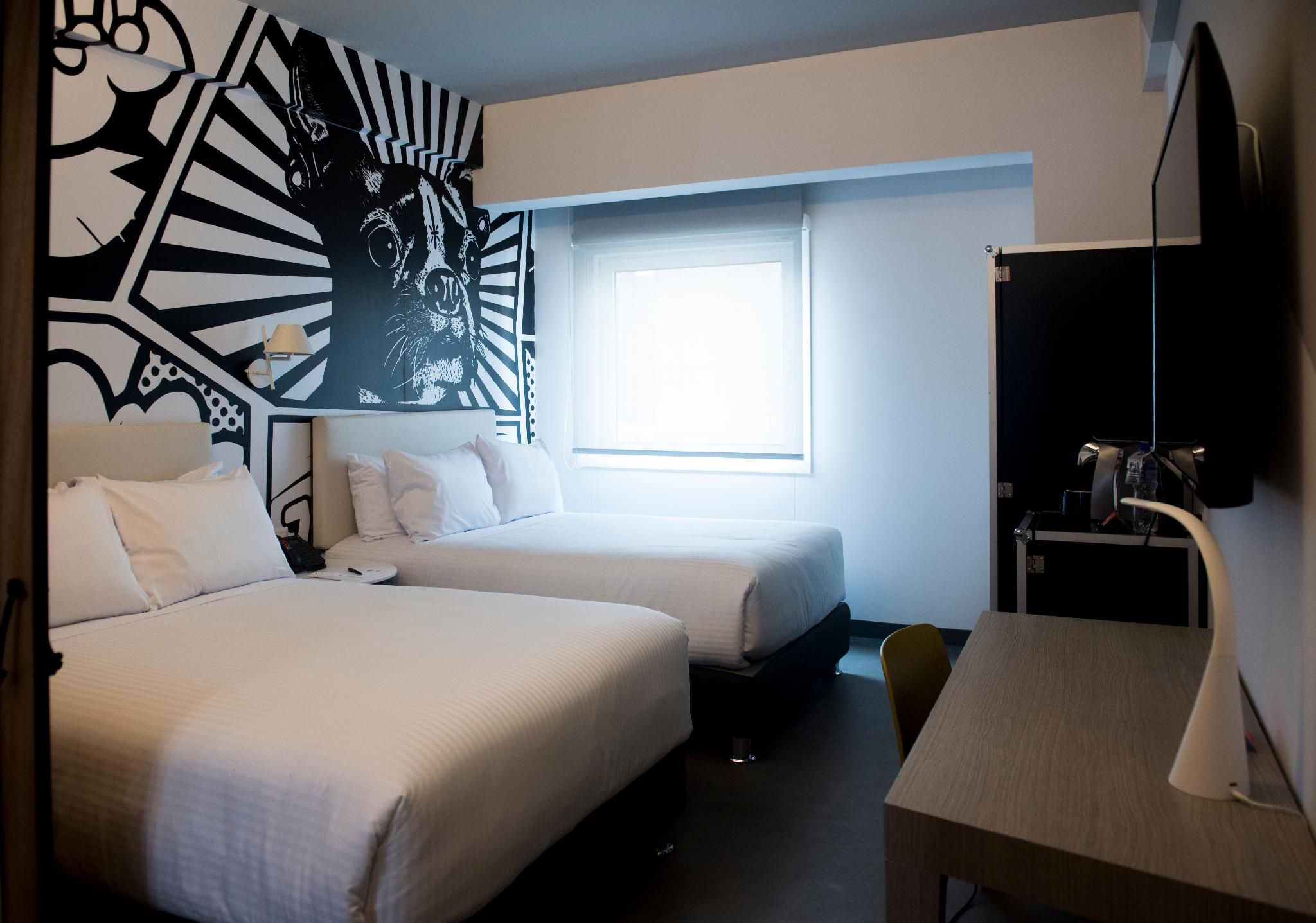 undefined Radisson RED Miraflores 8