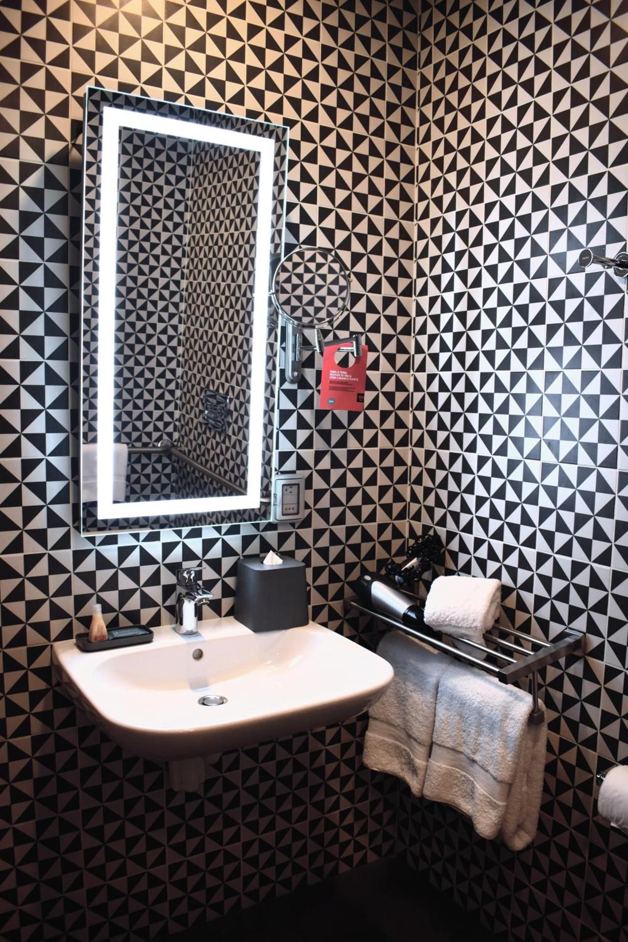 undefined Radisson RED Miraflores 6