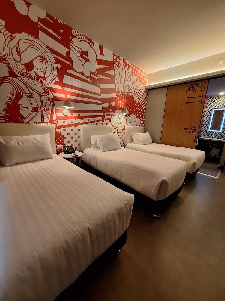 undefined Radisson RED Miraflores 10