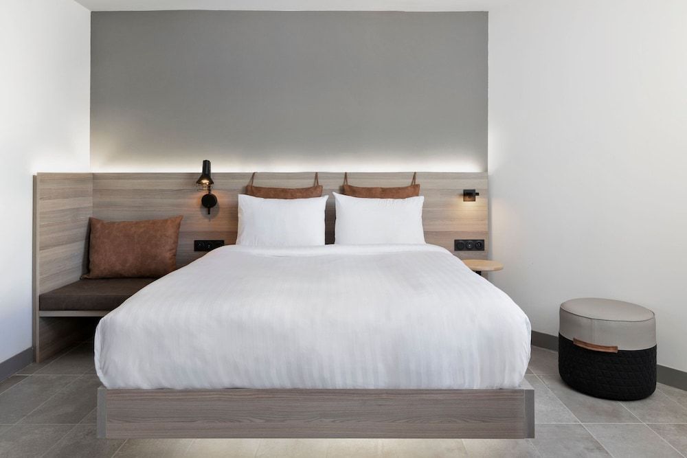 Room, 1 Queen Bed with Sofa bed