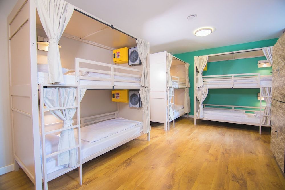 Private 6-Bed Dorm