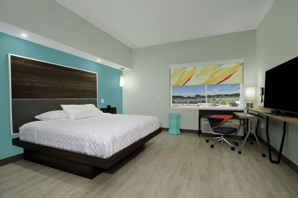 Room, 2 Queen Beds, Accessible, Bathtub