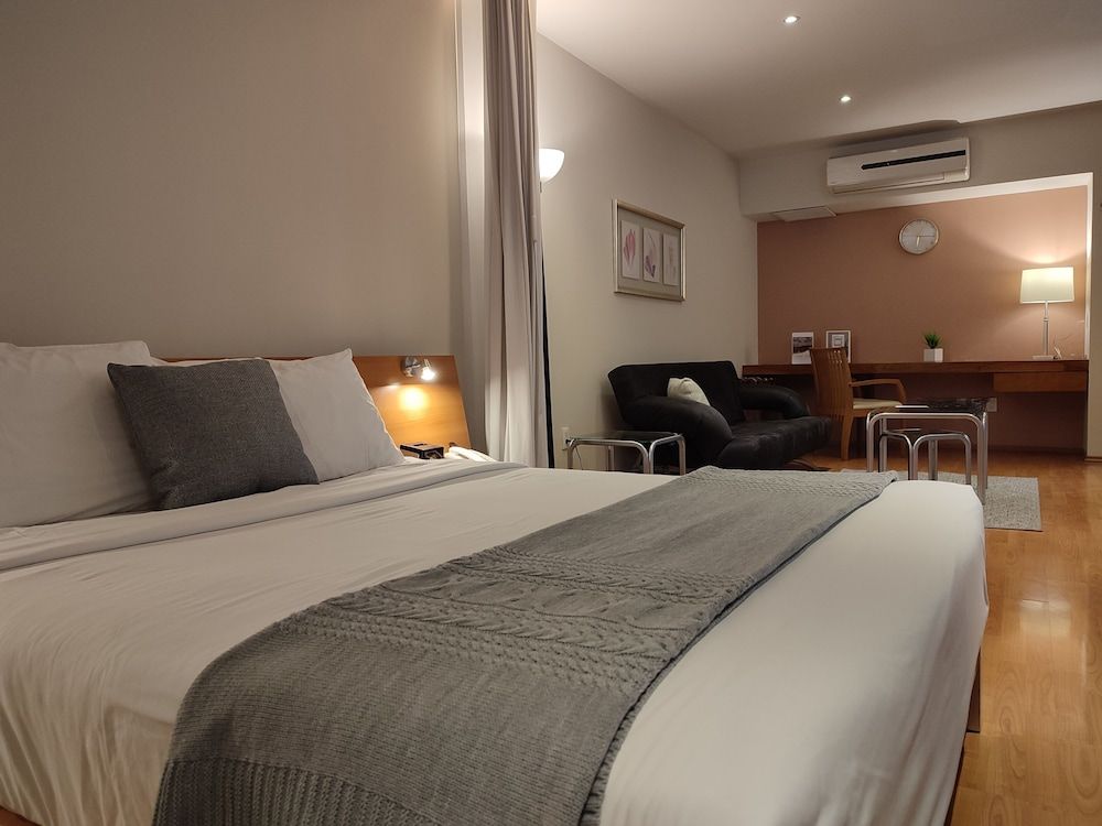 undefined Lombardo Suites 7