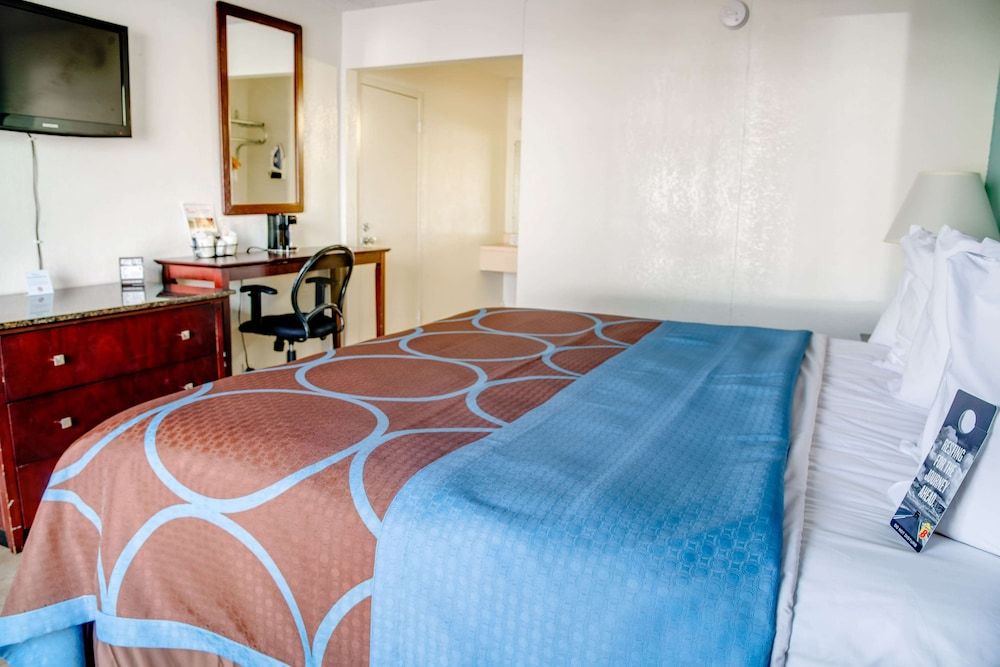 Deluxe Room, 1 King Bed, Non Smoking