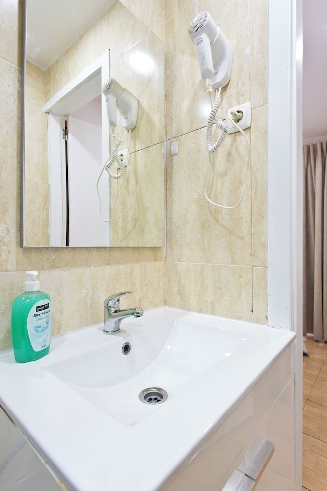 Braganca Oporto Hotel Economy Double Room, Private Bathroom 7