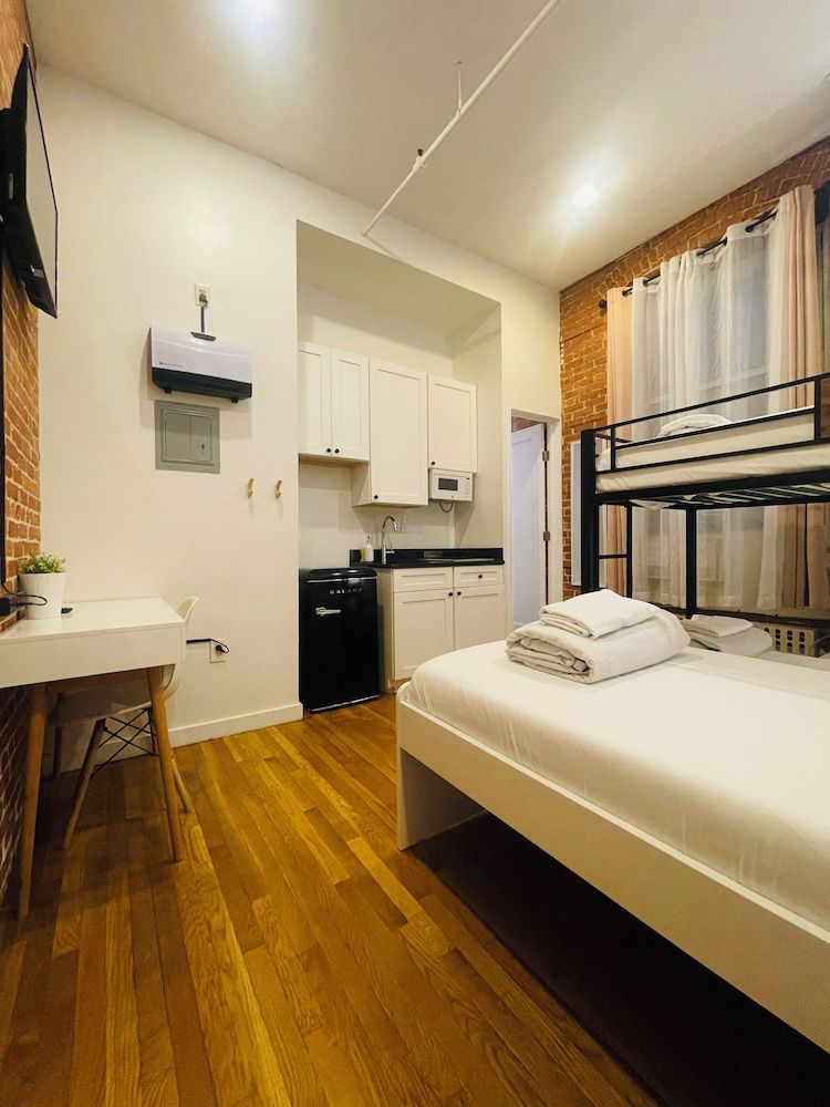 Hotel and the City-Midtown Signature Studio 2