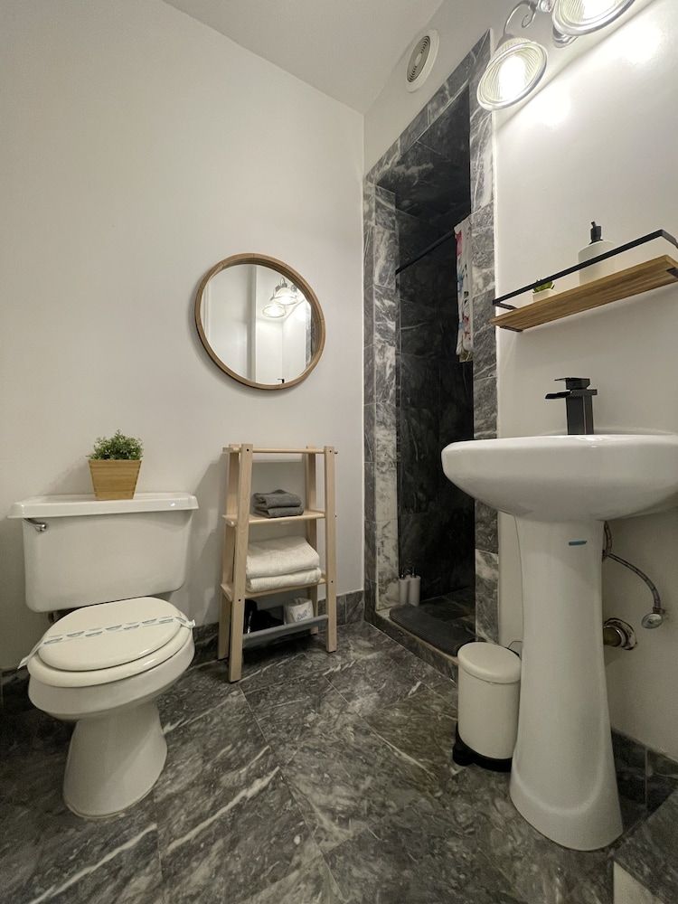 Hotel and the City-Midtown Signature Studio 6