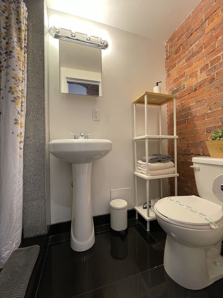 Hotel and the City-Midtown Signature Studio 5