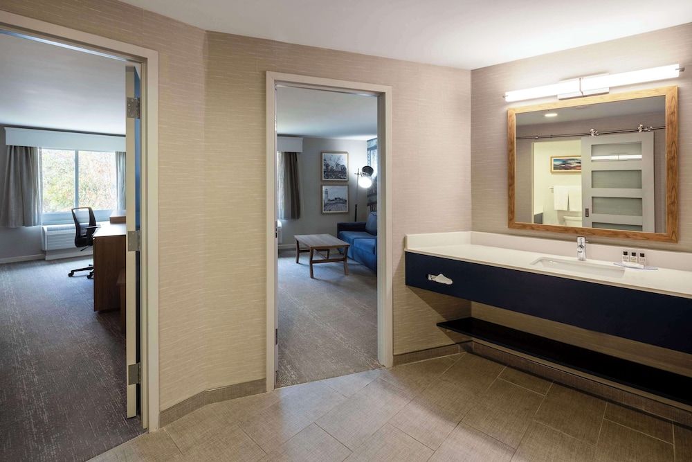 Aiden by Best Western Cape Cod - West Yarmouth Family Suite, Multiple Beds, Non Smoking (Shower Only) 24