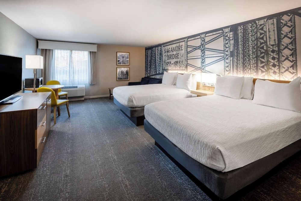 Aiden by Best Western Cape Cod - West Yarmouth Family Suite, Multiple Beds, Non Smoking (Shower Only) 13