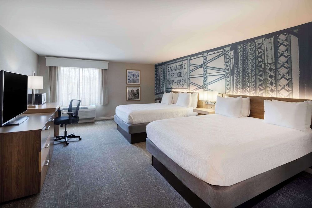 Aiden by Best Western Cape Cod - West Yarmouth Family Suite, Multiple Beds, Non Smoking (Shower Only) 7