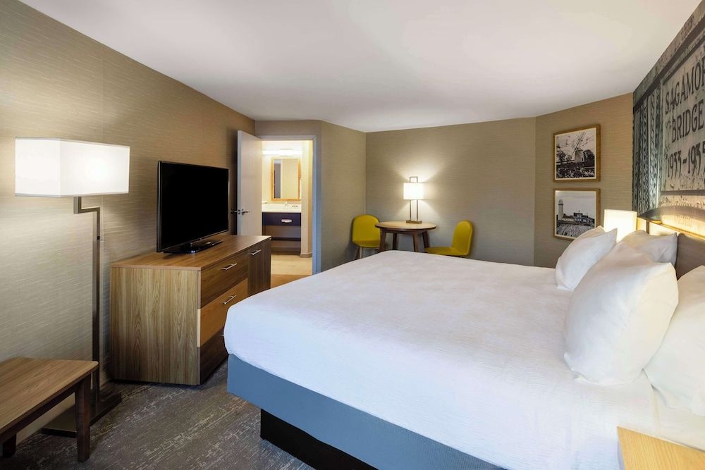 Aiden by Best Western Cape Cod - West Yarmouth Family Suite, Multiple Beds, Non Smoking (Shower Only) 8