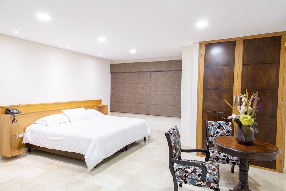 Deluxe Room, Jetted Tub