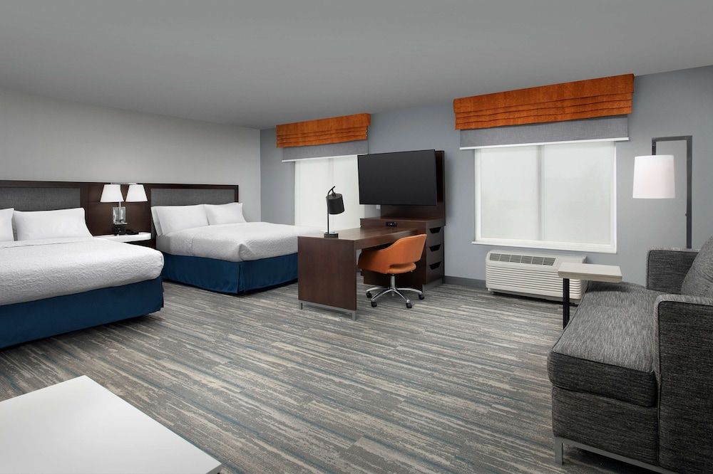 Suite, 2 Queen Beds, Accessible, Bathtub