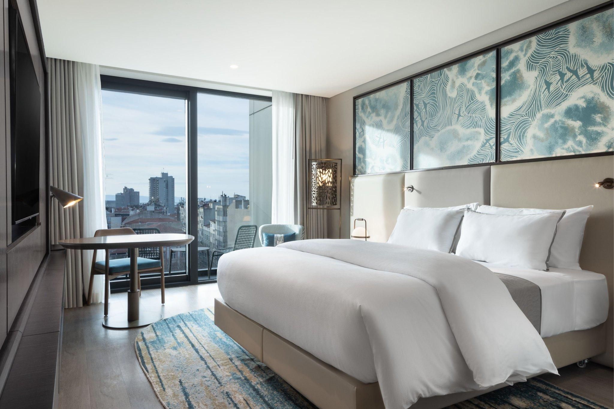 Deluxe Room W/balcony, Guest Room, 1 King, City View, Balcony