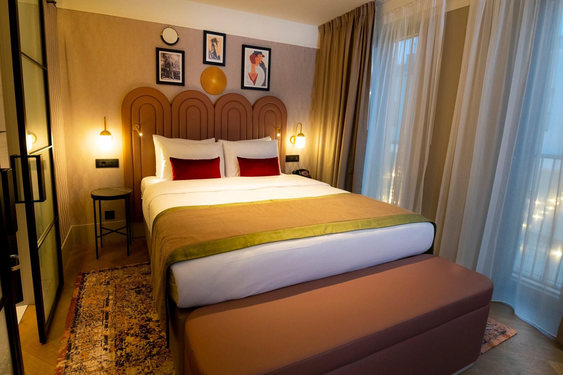 1 Queen Suite