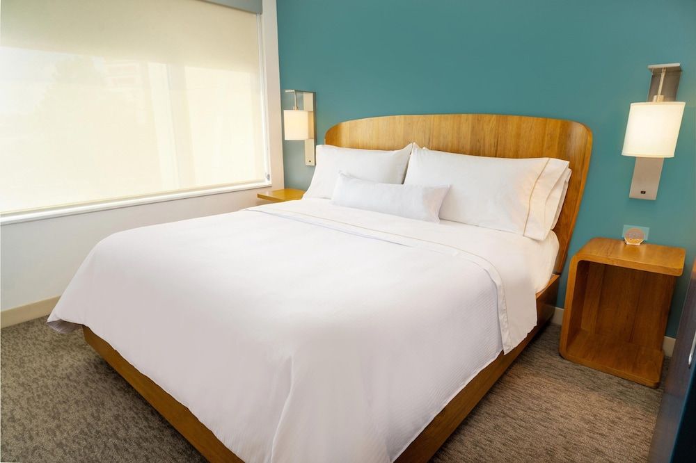 Suite, 1 King Bed, Non Smoking (Hearing Accessible)