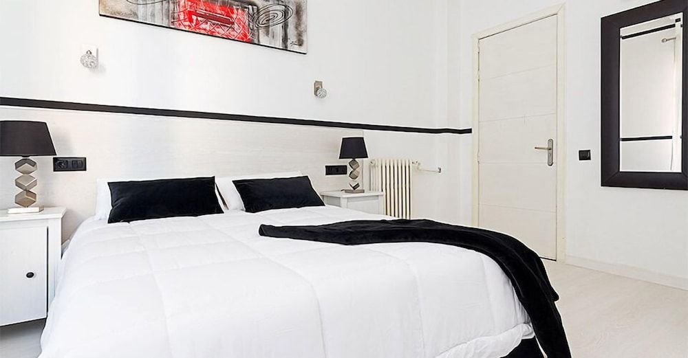 undefined Hostal Gran Via 63 Rooms 2