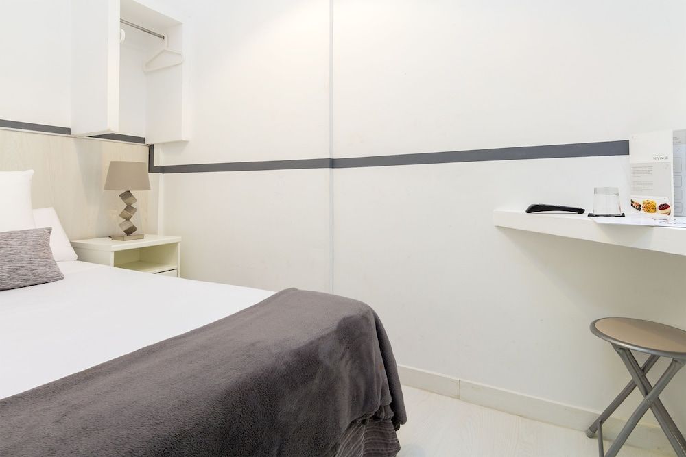 undefined Hostal Gran Via 63 Rooms 3
