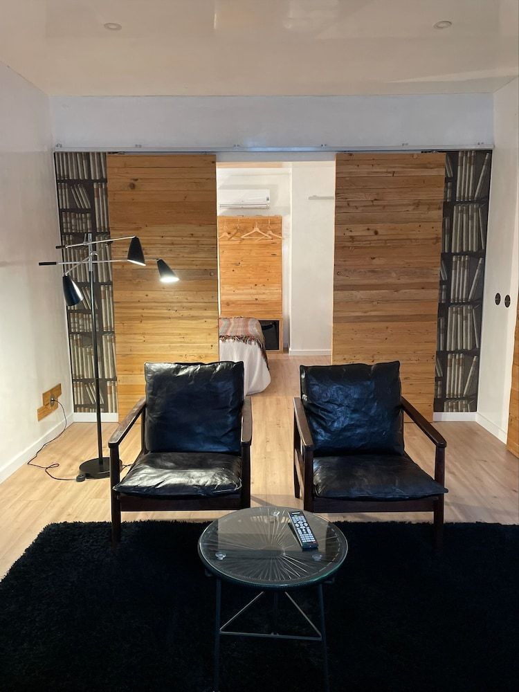 The Literary Man Premium Suite 5