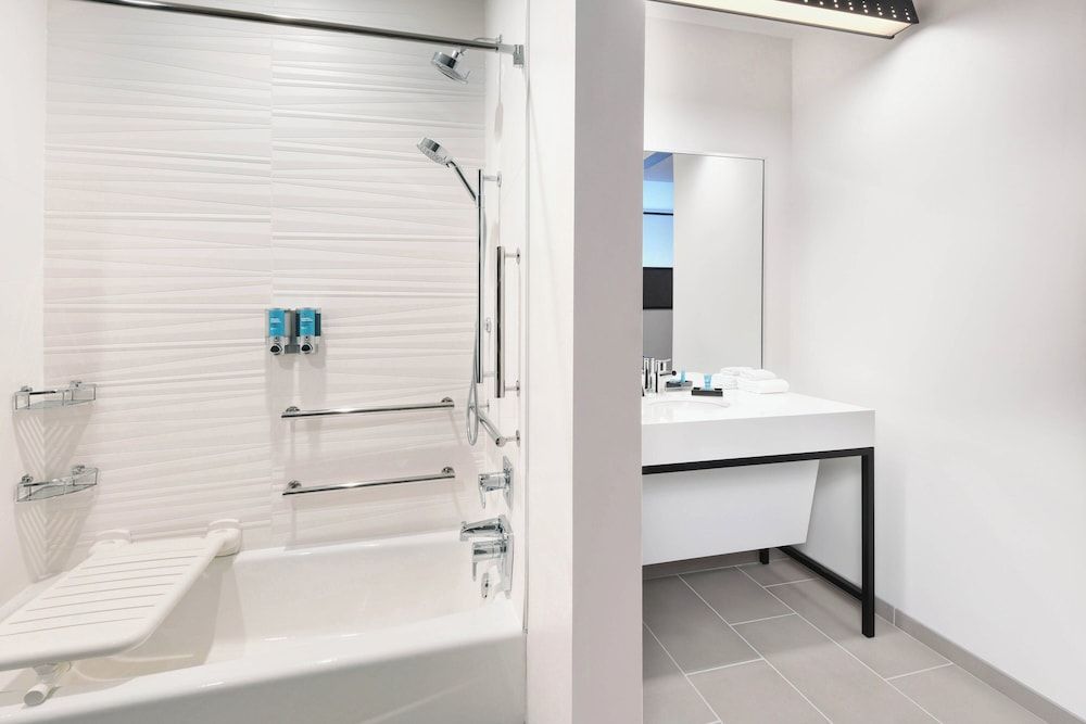 Room, 2 Queen Beds (Mobility Accessible, Tub)