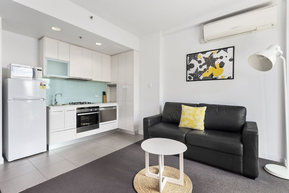 Docklands Private Collection of Apartments - Digital Harbour One Bedroom Apartment - Marina View 7