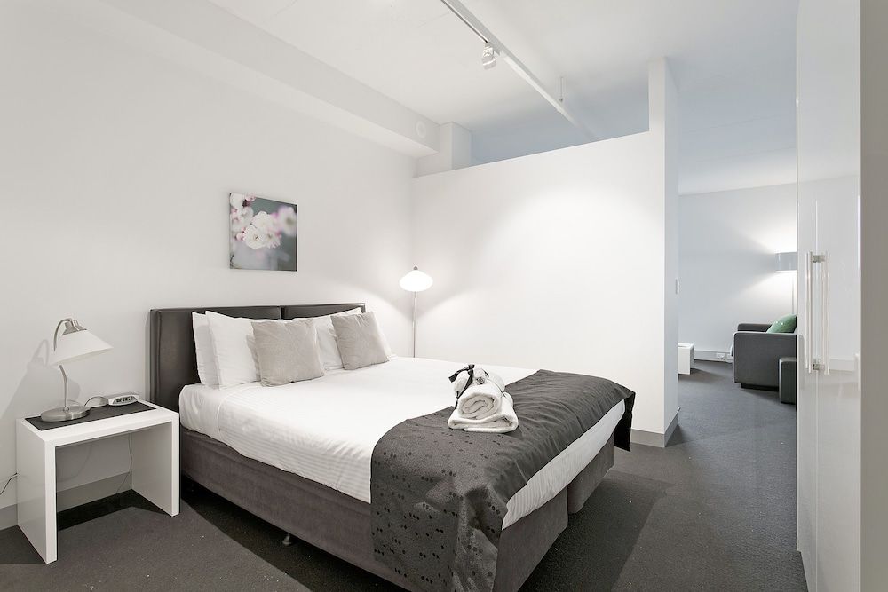 Docklands Private Collection of Apartments - Digital Harbour Deluxe Studio Apartment 2