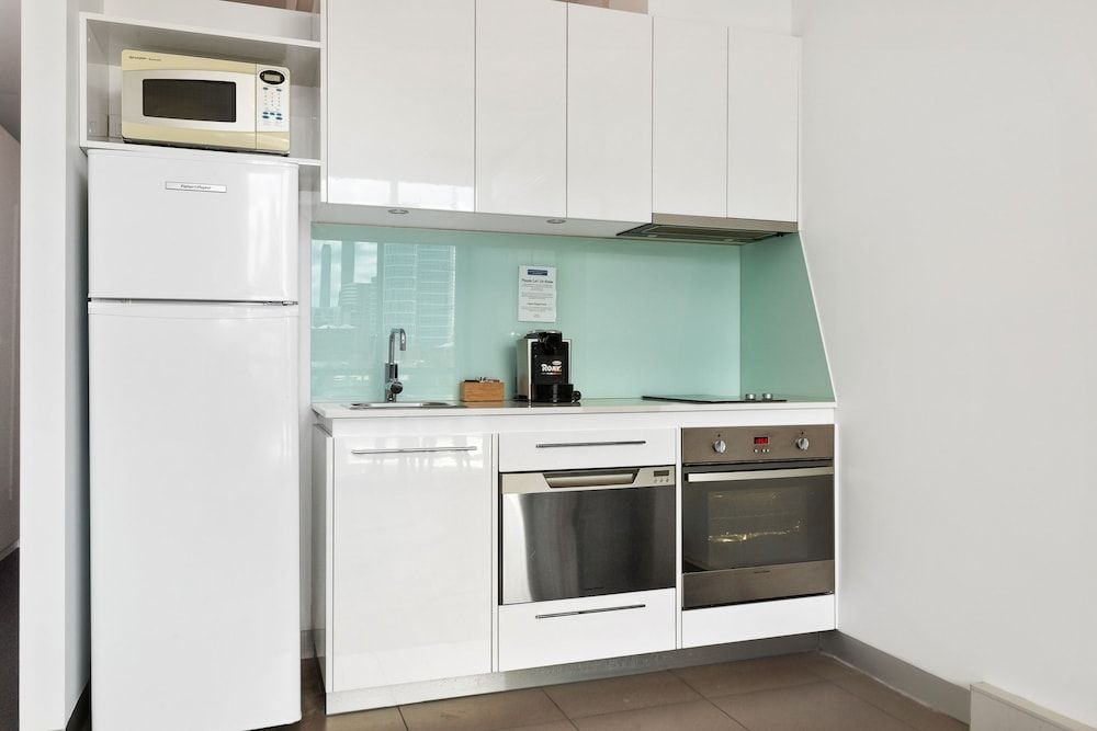 Docklands Private Collection of Apartments - Digital Harbour Deluxe Studio Apartment 5