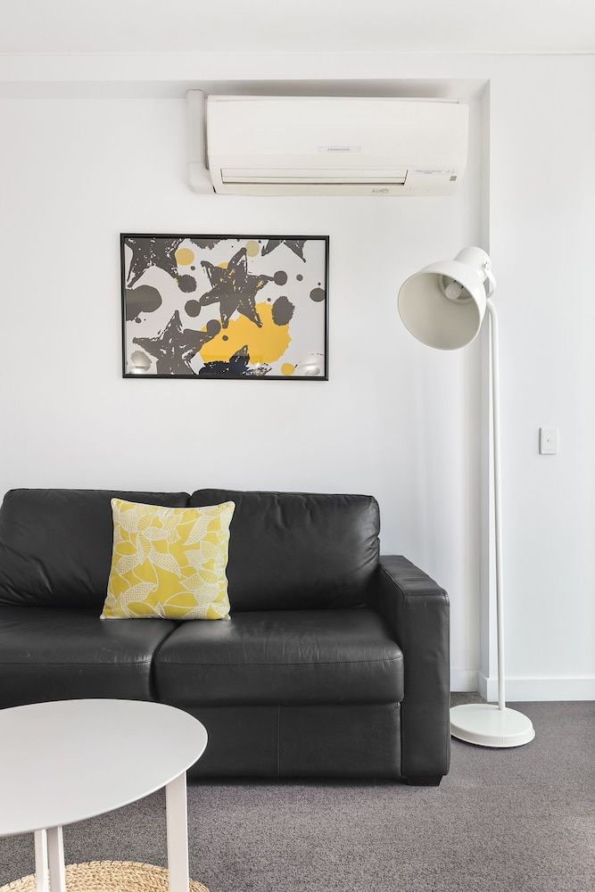 Docklands Private Collection of Apartments - Digital Harbour One Bedroom Apartment - Marina View 10