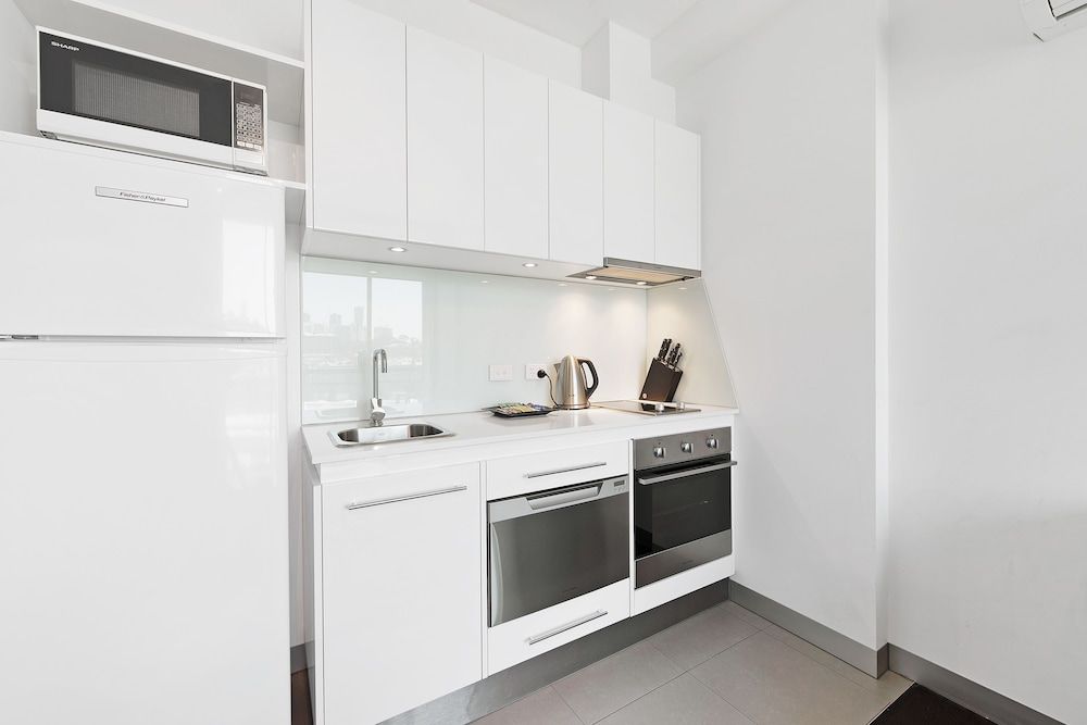 Docklands Private Collection of Apartments - Digital Harbour One Bedroom Apartment - Marina View 6