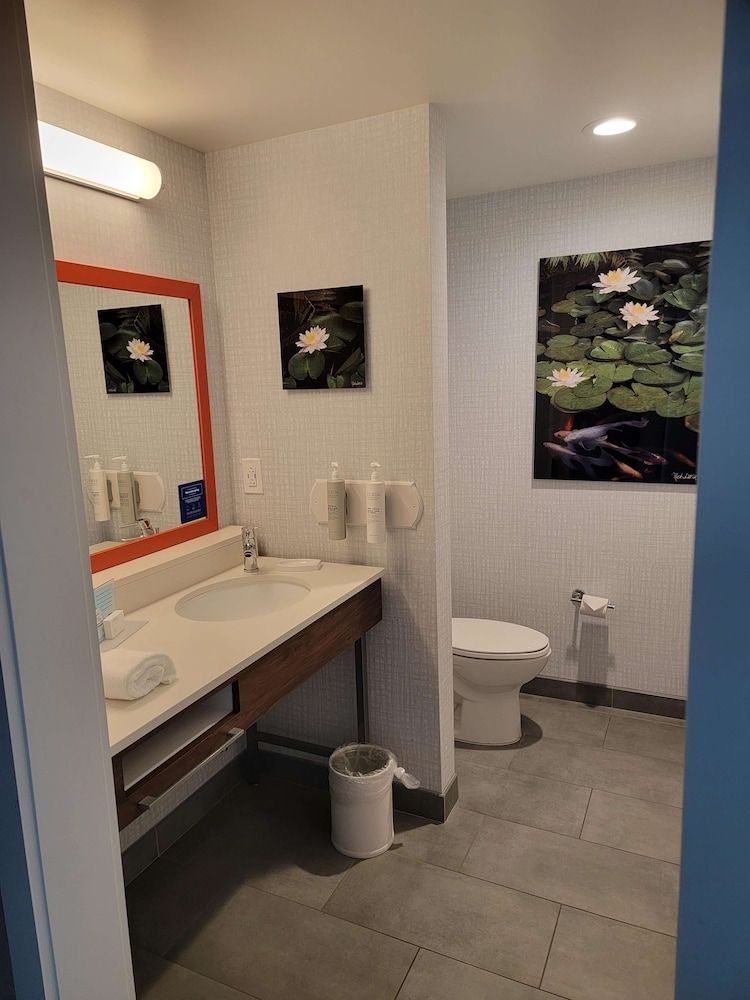 Suite, 1 King Bed, Non Smoking