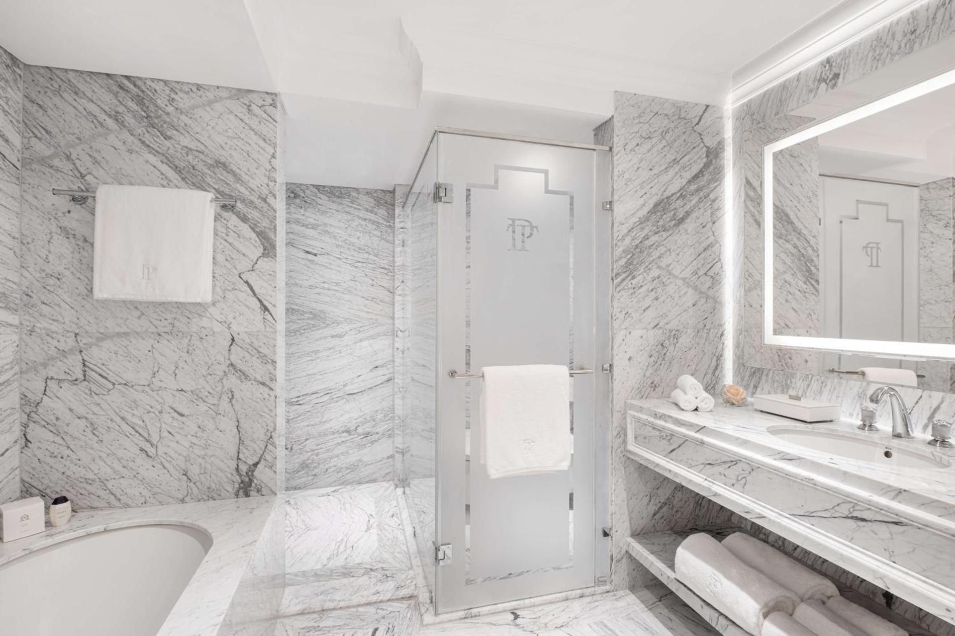 King Plaza One Bedroom Residence Suite