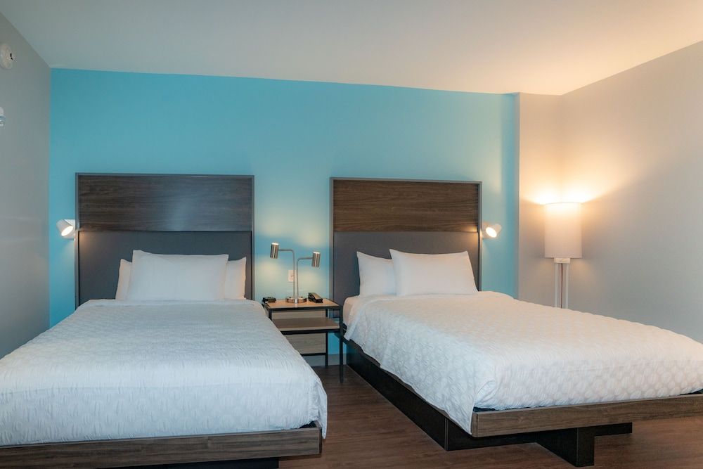 Room, 2 Queen Beds, Accessible (Roll-In Shower)