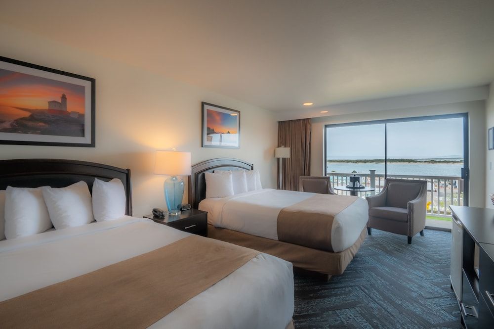 Bandon Inn Standard Room, 2 Queen Beds (West Two Queen - Non-Pet)