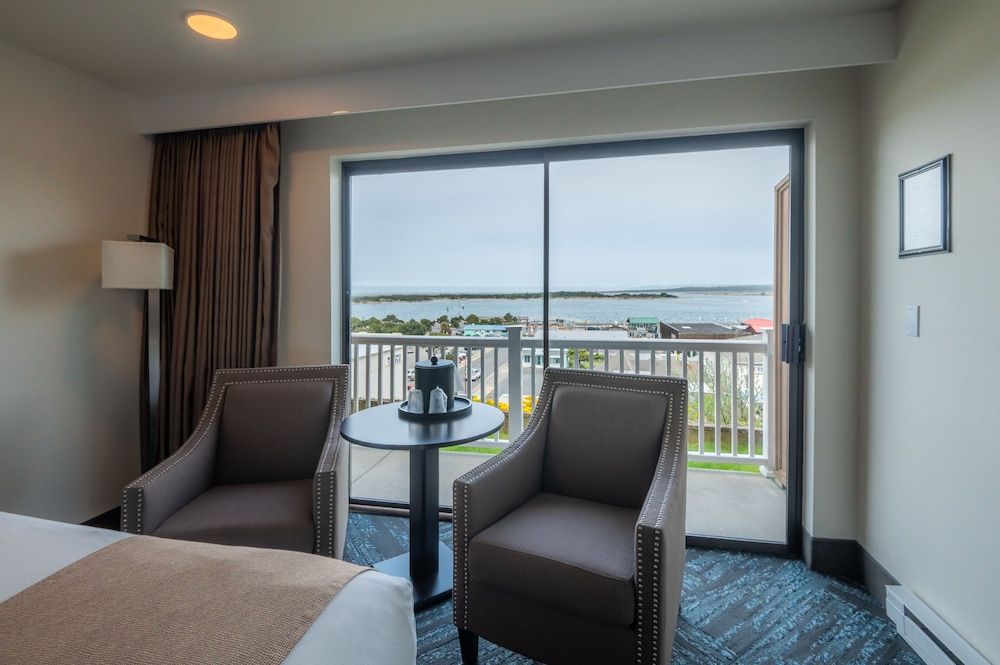 Bandon Inn Standard Room, 1 King Bed (West King - Non-Pet) 6