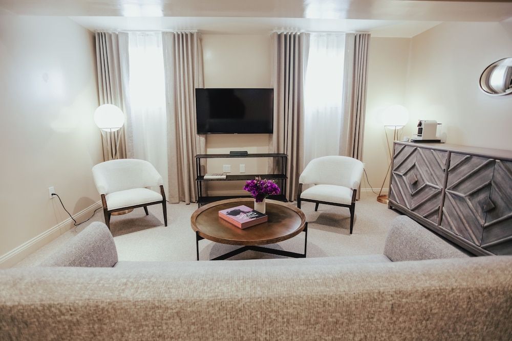 The Winston Solvang Accessible King Suite with Sitting Room 3