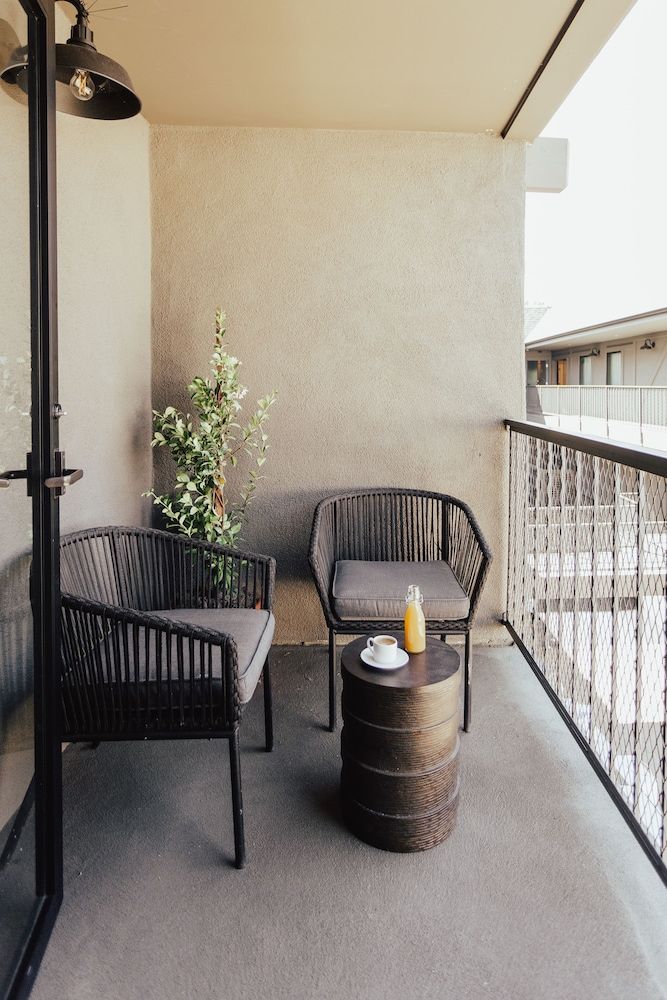 The Winston Solvang King Suite with Balcony 7