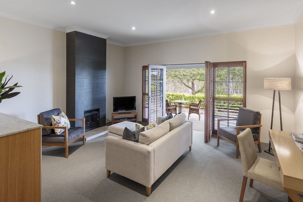 Spicers Vineyards Estate King Spa Terrace Room 5