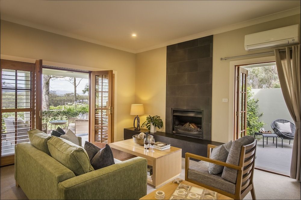 Spicers Vineyards Estate Deluxe House, Multiple Beds, Kitchen, Courtyard View 7