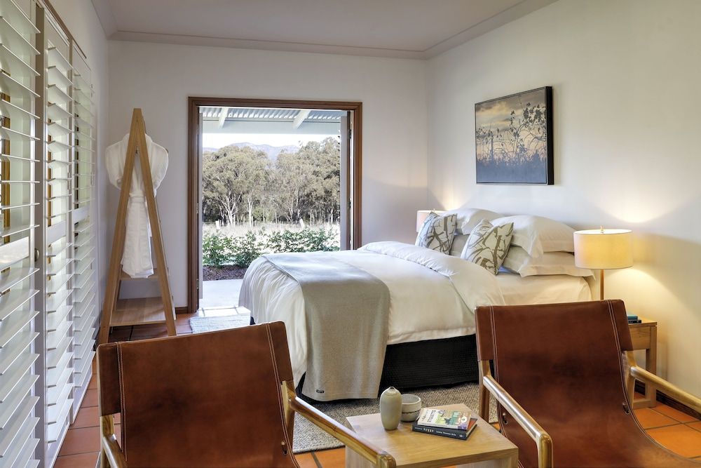 Spicers Vineyards Estate Deluxe House, Multiple Beds, Kitchen, Courtyard View 3