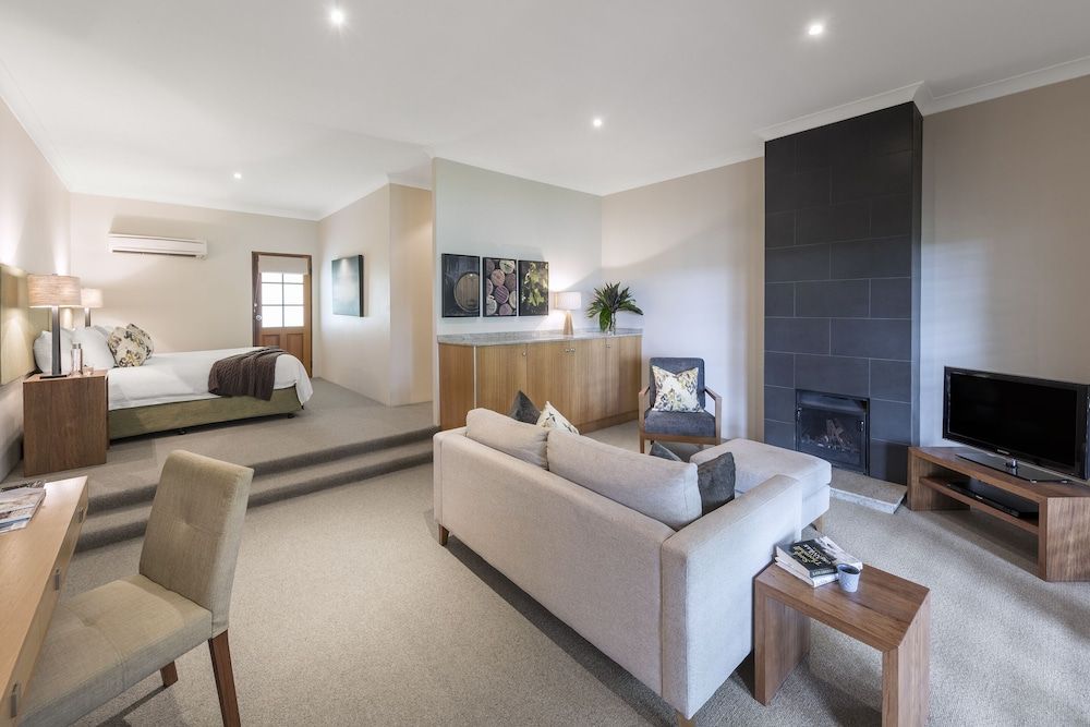 Spicers Vineyards Estate King Spa Terrace Room 4