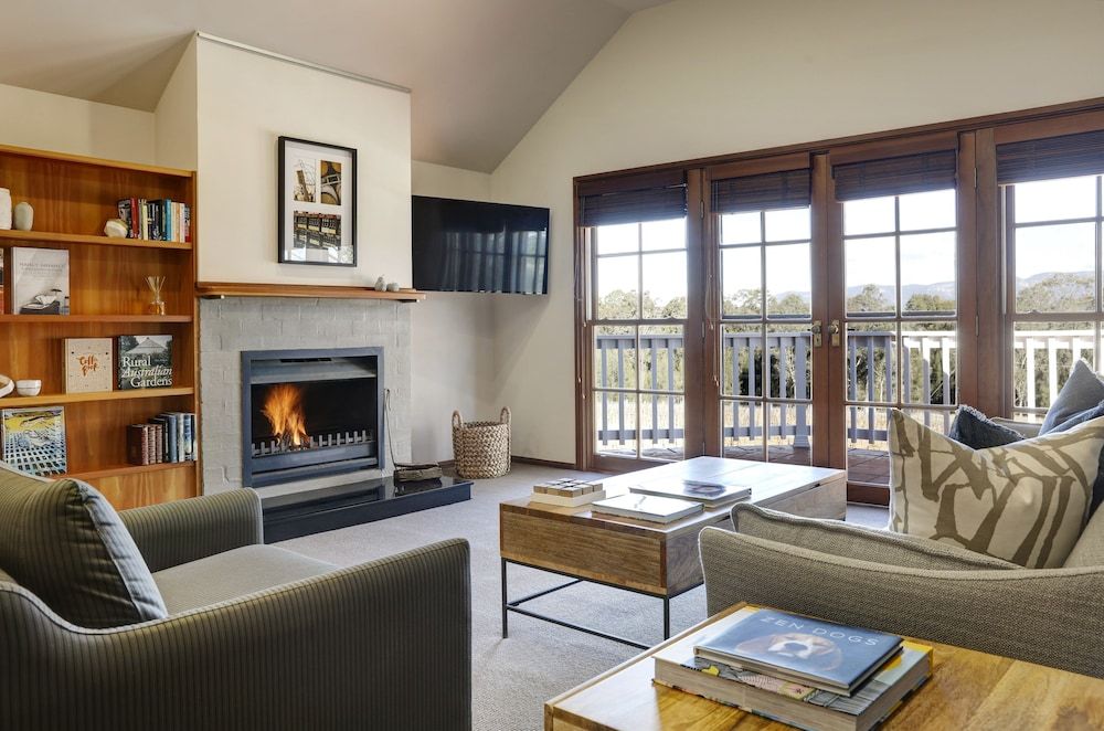 Spicers Vineyards Estate Deluxe House, Multiple Beds, Kitchen, Courtyard View 8